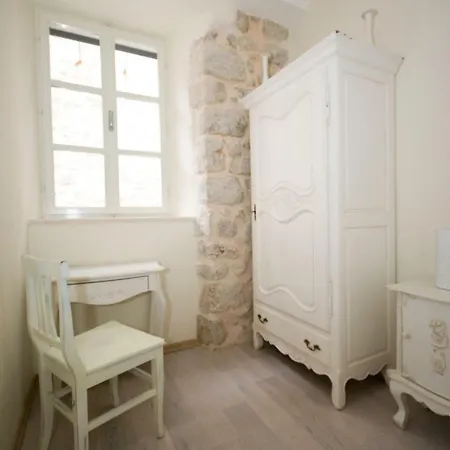 Roko House Apartment